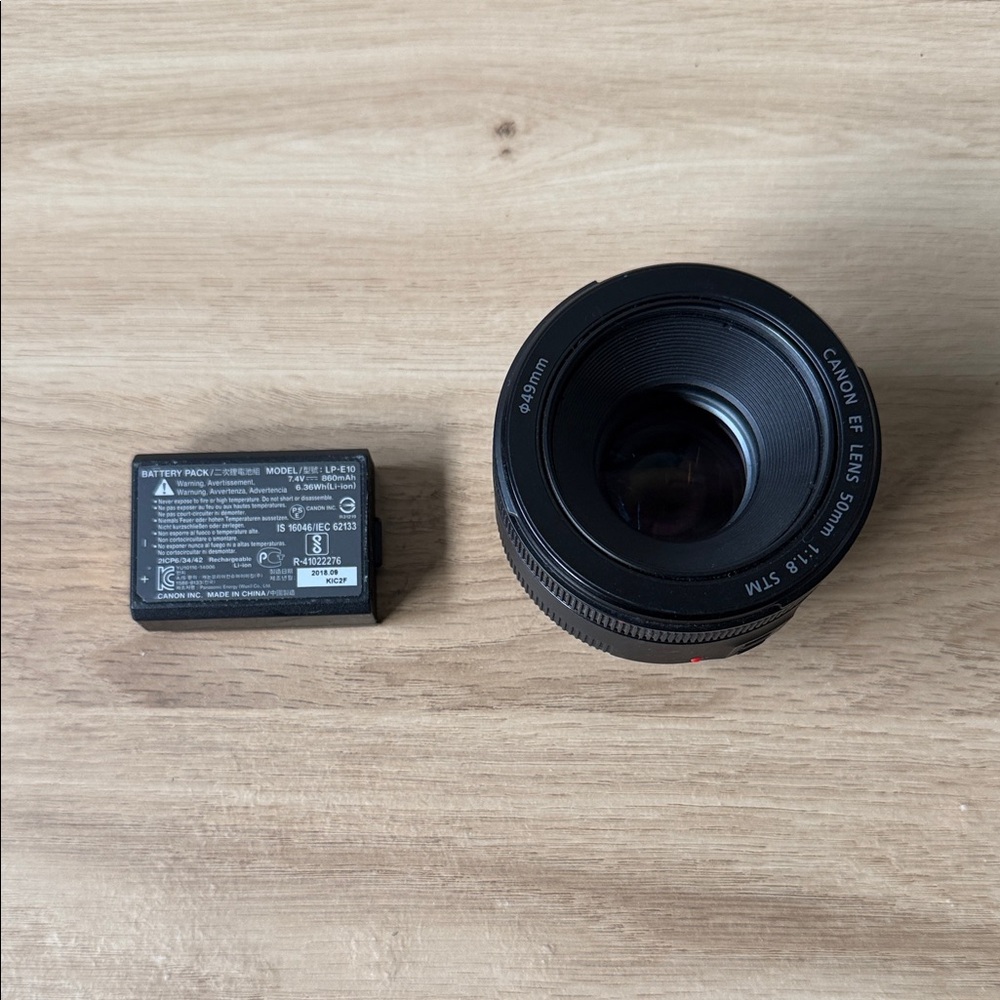 Canon 50mm f/1.8 STM Lens in Black with Battery Pack